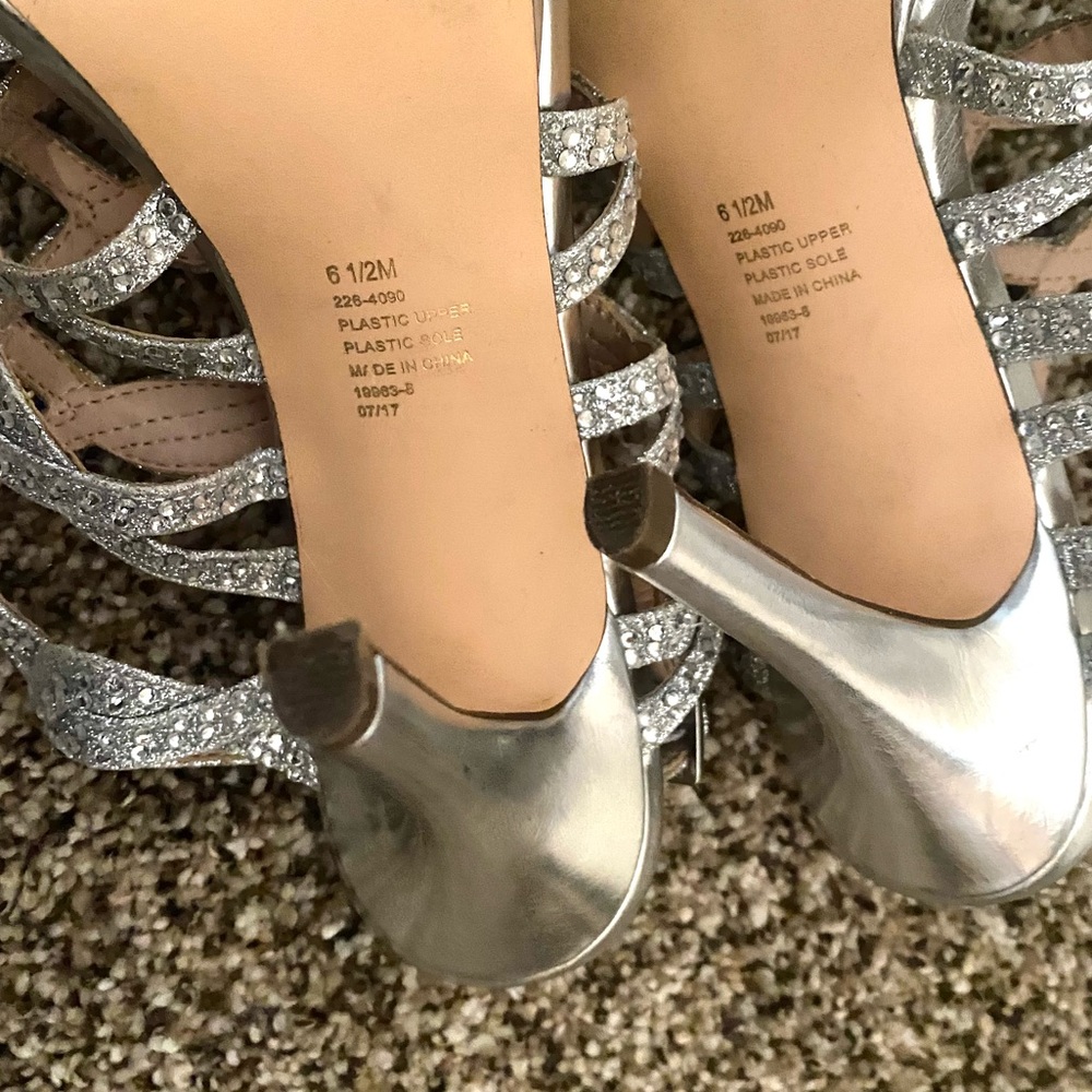 Silver Heels - Picture 4 of 4